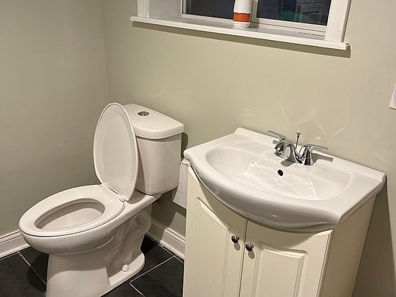 5th image of 3623 W Grenshaw St #3