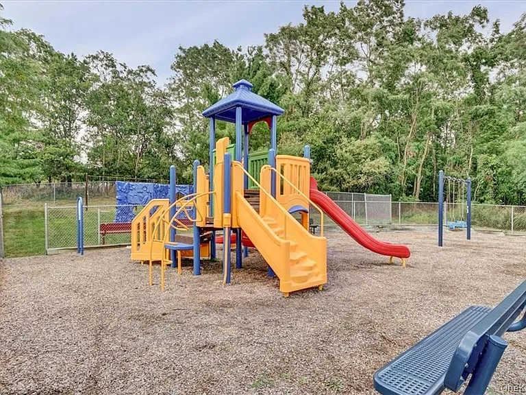 2 Goldsmith Ct — Photo 25