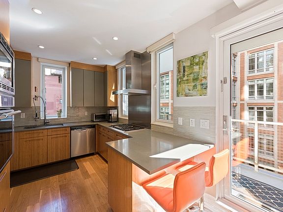 3rd image of 22 Renwick St #6B