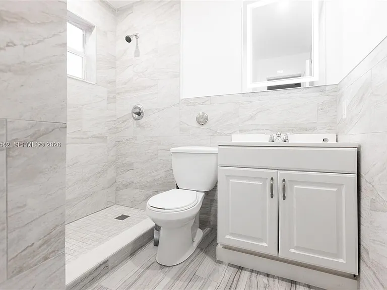 1060 NE 78th Street Rd #3 — Photo 15