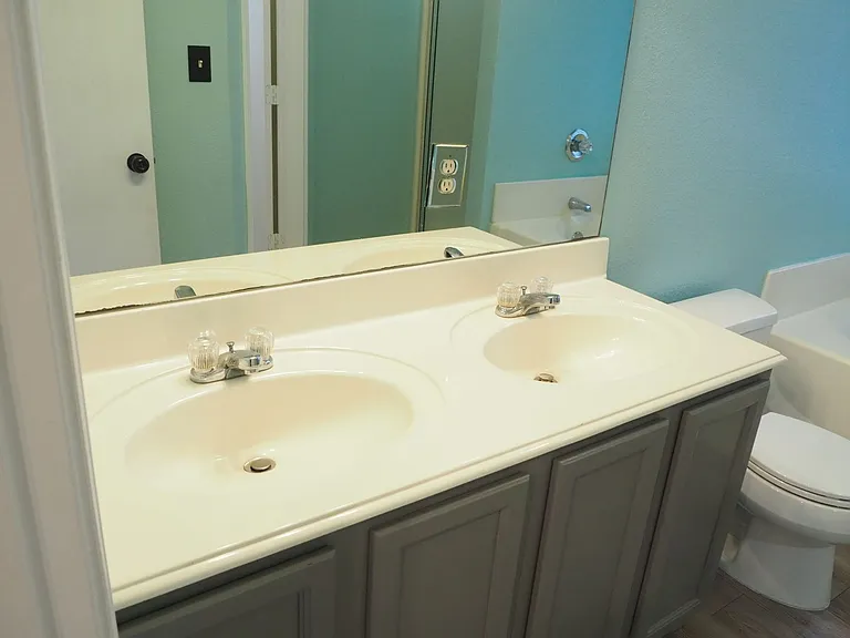 511 Lonestar Park Ln — Photo 12
