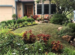 5700 NW Flint Ridge Ct, Kansas City, MO 64151