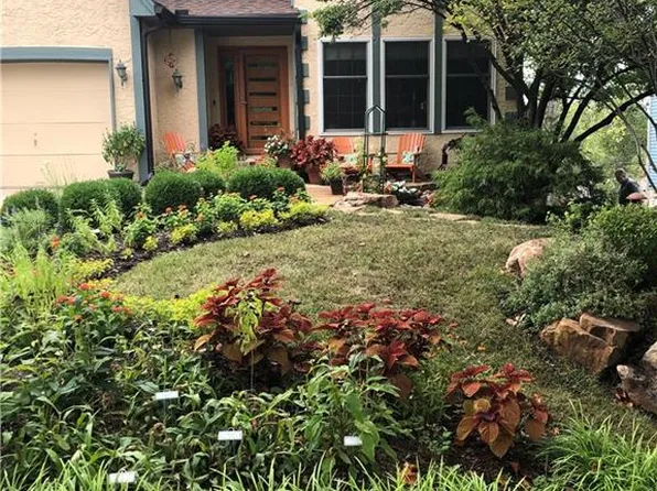 5700 NW Flint Ridge Ct, Kansas City, MO 64151