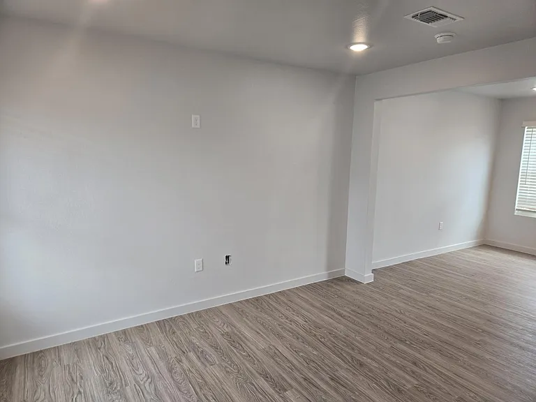 Sabine Apartments — Photo 4