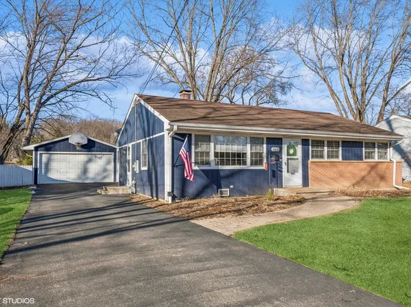 16250 W Arlington Dr, Libertyville, IL 60048