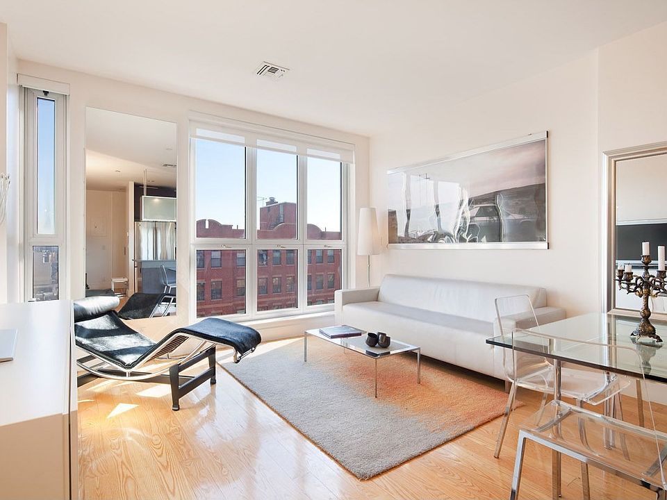 345 Union Living room