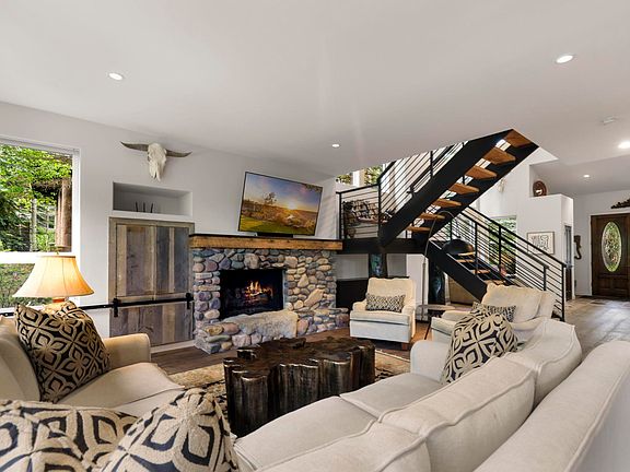 5th image of 4605 Arrowwood Condo Dr