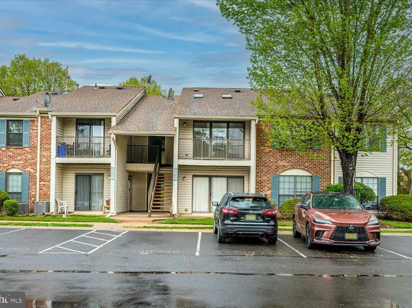 64 Taylor Dr, Franklin Park, NJ 08823