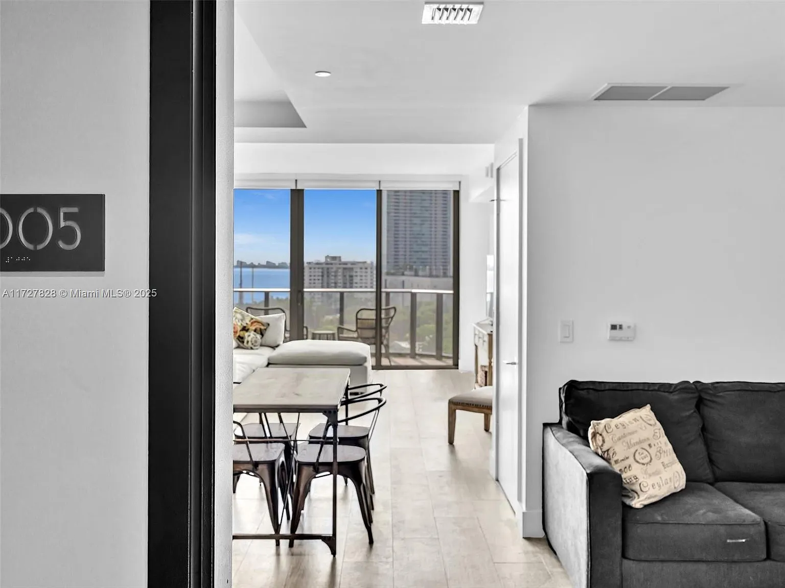 3401 Midtown Condo — Photo 3