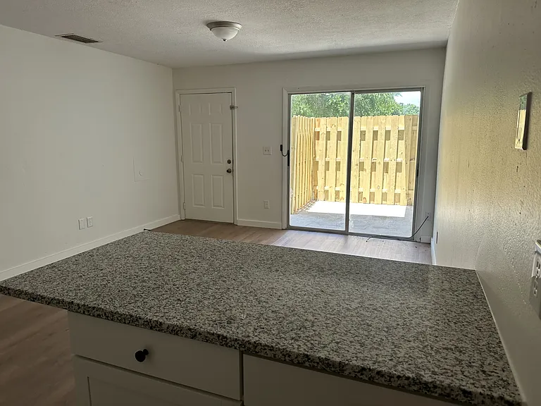 2931 SE 52nd Ave #A — Photo 8