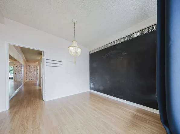 2712 W Magnolia Blvd, Burbank, CA 91505