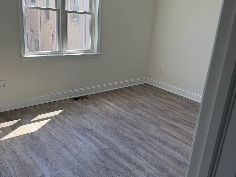 702 Sigel St — Photo 11