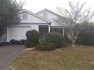 6 Kingston Dr, Ridge, NY 11961