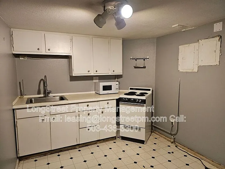 1734 SW Market St — Photo 25