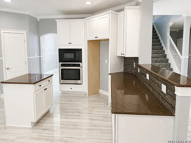 4 bed, 3.0 bath, 3453 sqft, $3,000 — Photo 4