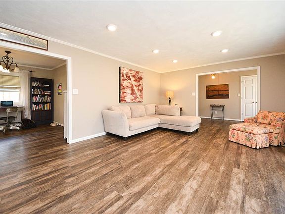 4th image of 3536 Oakcrest Ave NW