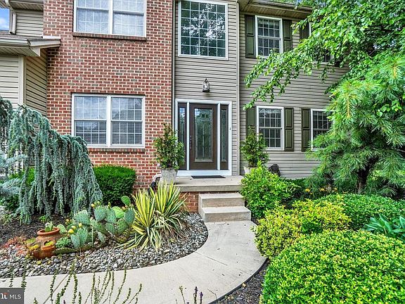2nd image of 857 Willow Ridge Ct