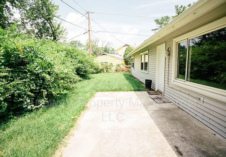 17 Snowdon Ln — Photo 47