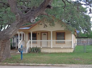 637 San Antonio St, Pleasanton, TX 78064