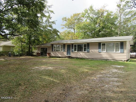 3rd image of 715 Pine Dr