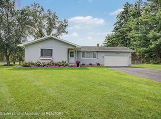 4045 S Pine Dell Dr, Lansing, MI 48911