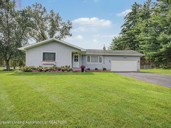 4045 S Pine Dell Dr, Lansing, MI 48911