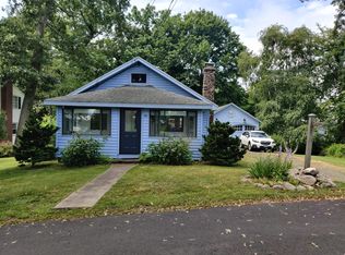31 Cottage St, Branford, CT 06405
