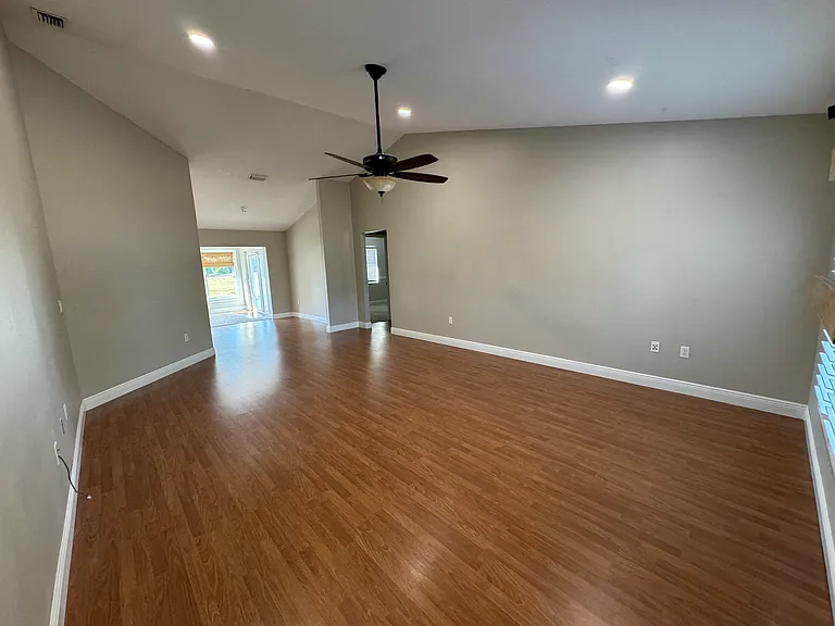 5519 Cynthia Ln — Photo 2