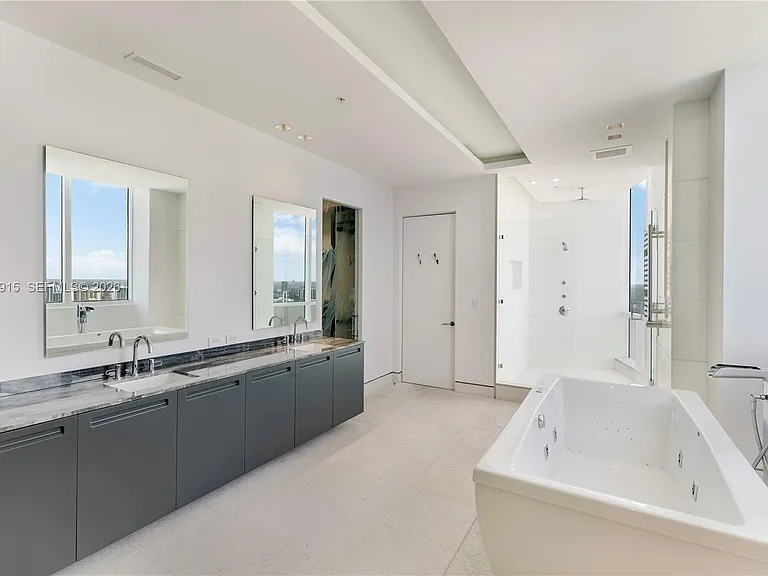 18201 E Collins Ave #TS1 — Photo 37