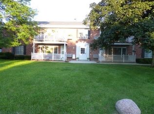 612 Laurel Lake Rd, Thiensville, WI 53092