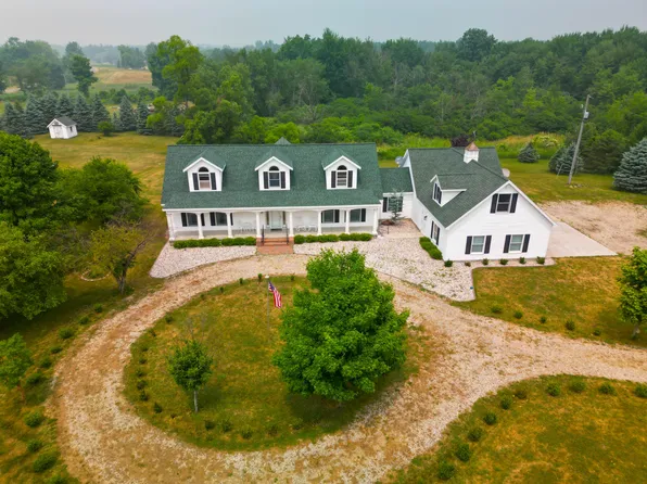 3131 W 40th St, Fremont, MI 49412