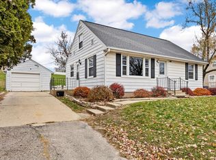 140 Outlook Dr SW, Cedar Rapids, IA 52404