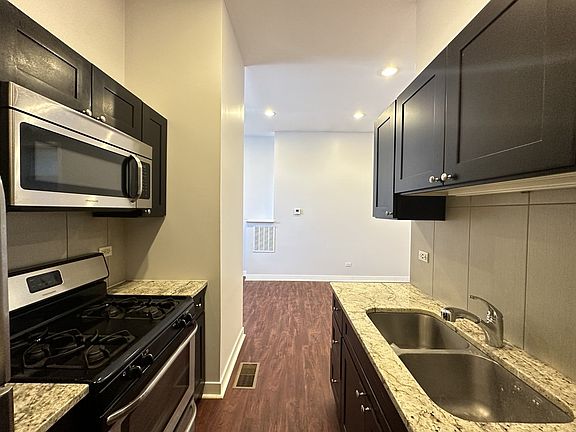 5th image of 2944 W Montrose Ave #2