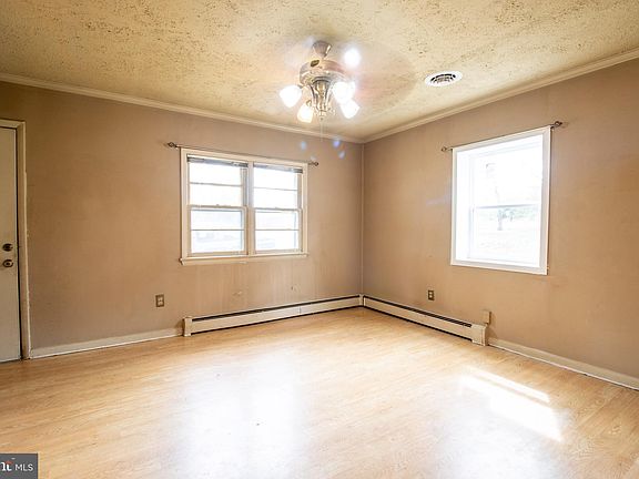 5th image of 27161 Barton St
