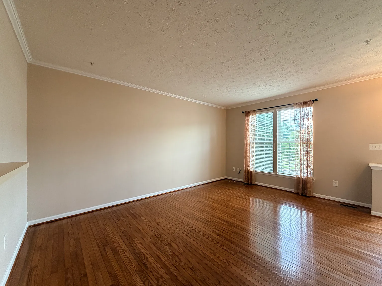 Leased — Photo 2