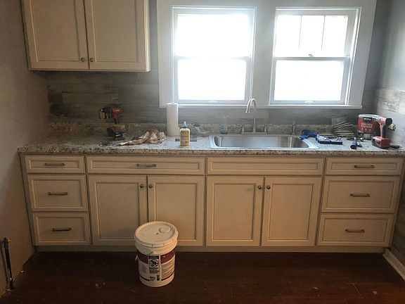 3rd image of 42 Melbourne Ave