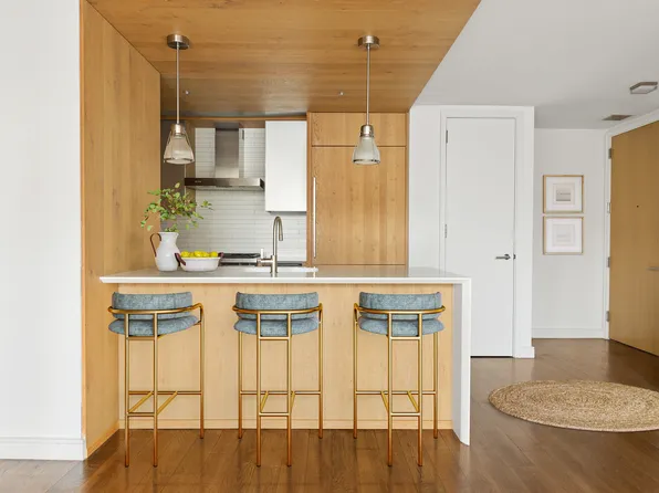 211 East 13th Street image 2 of 7