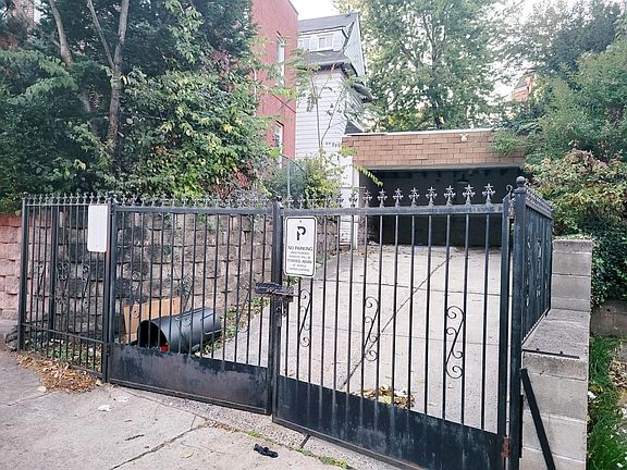 2nd image of 15 Clifton Pl #2A