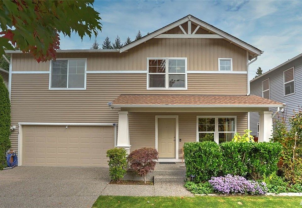 Unique home! Light and bright floor plan features 6 bedrooms and 5 bathrooms.