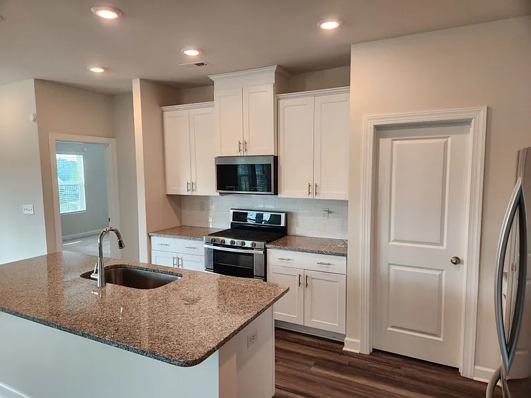 8808 Pennegrove Cir — Photo 10