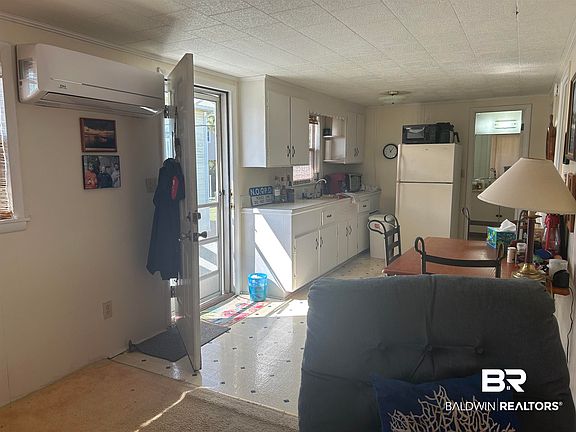 4th image of 5723 Pensacola Ave