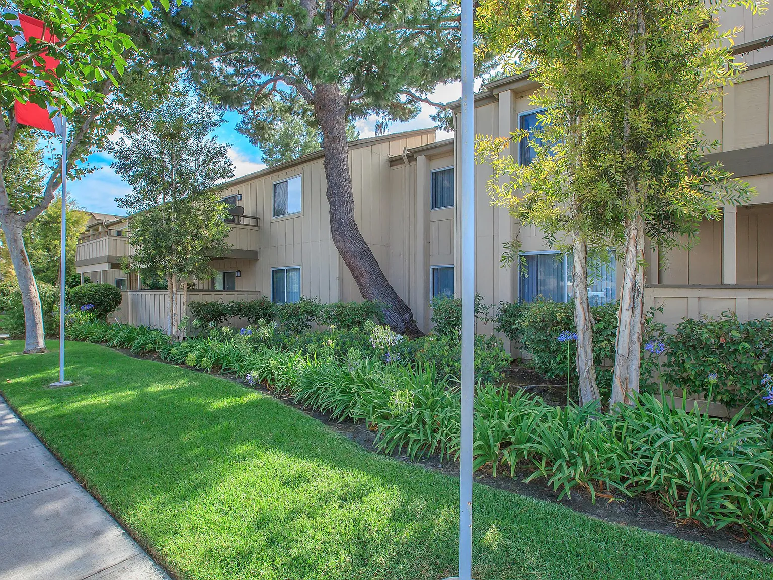 Highland Creek Apartment Homes — Photo 2