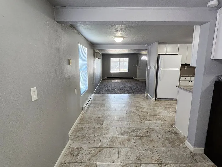1327 Tunis Ave — Photo 13