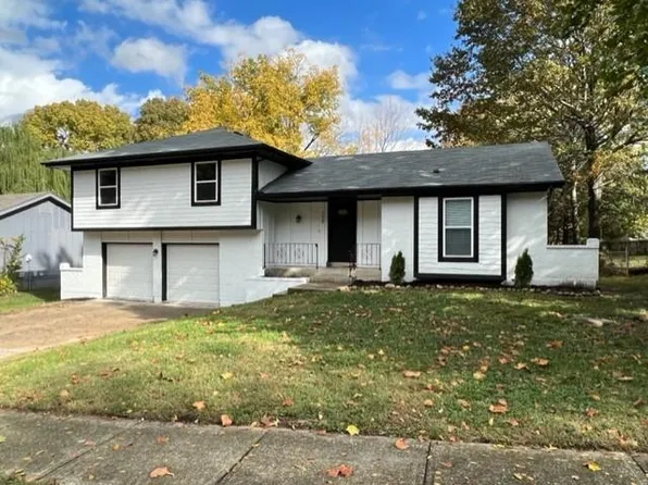 7929 N Harrison St, Gladstone, MO 64118