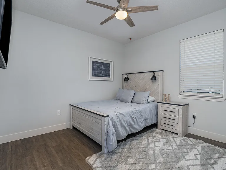 620 Cecelia Ave SE — Photo 17