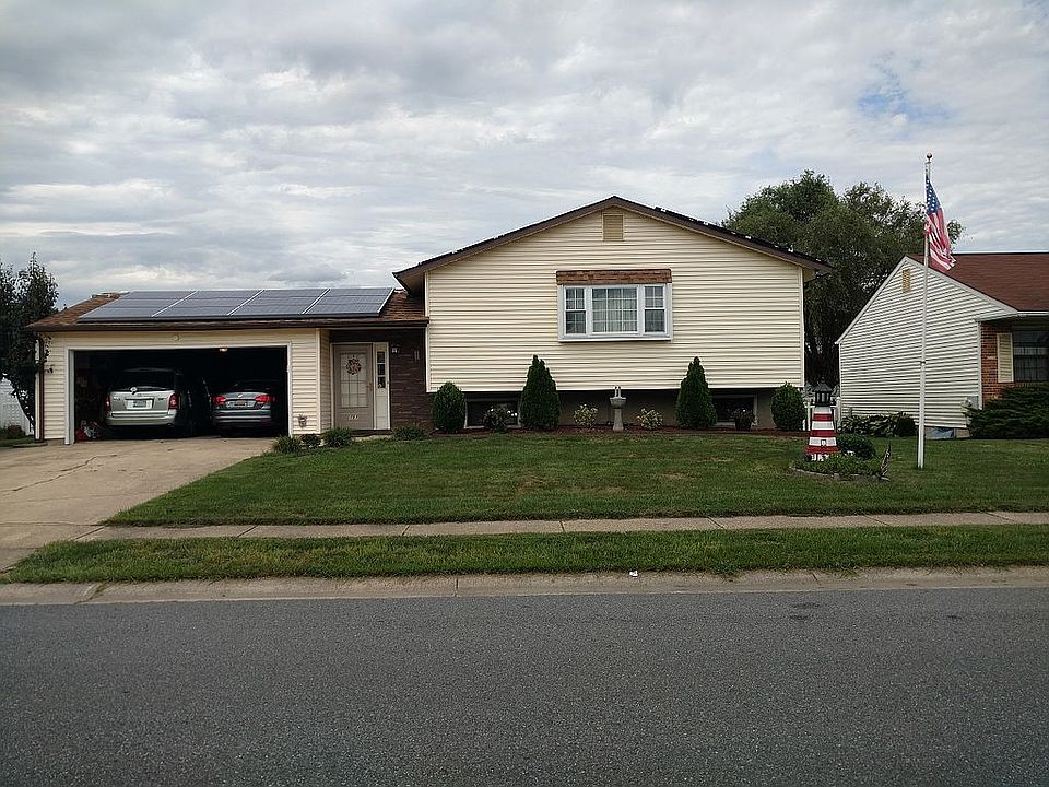 Full view of house & garage