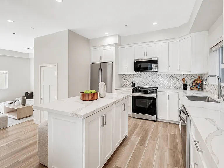 1819 Westholme Ave — Photo 5