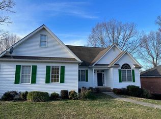 7 Larchmont Ln, Johnson City, TN 37604
