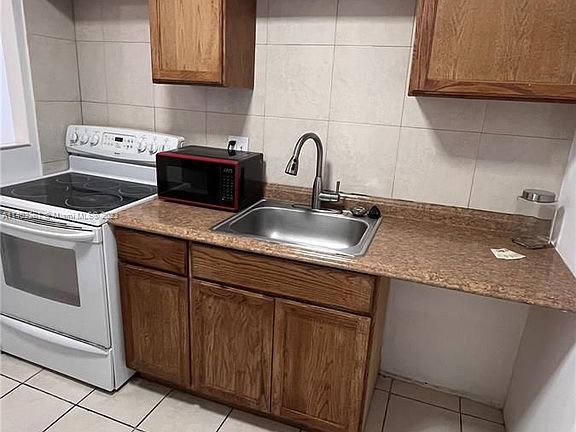 4th image of 850 E Commercial Blvd APT 105A