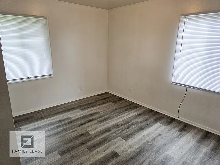 732 Saint Nicholas Dr — Photo 14